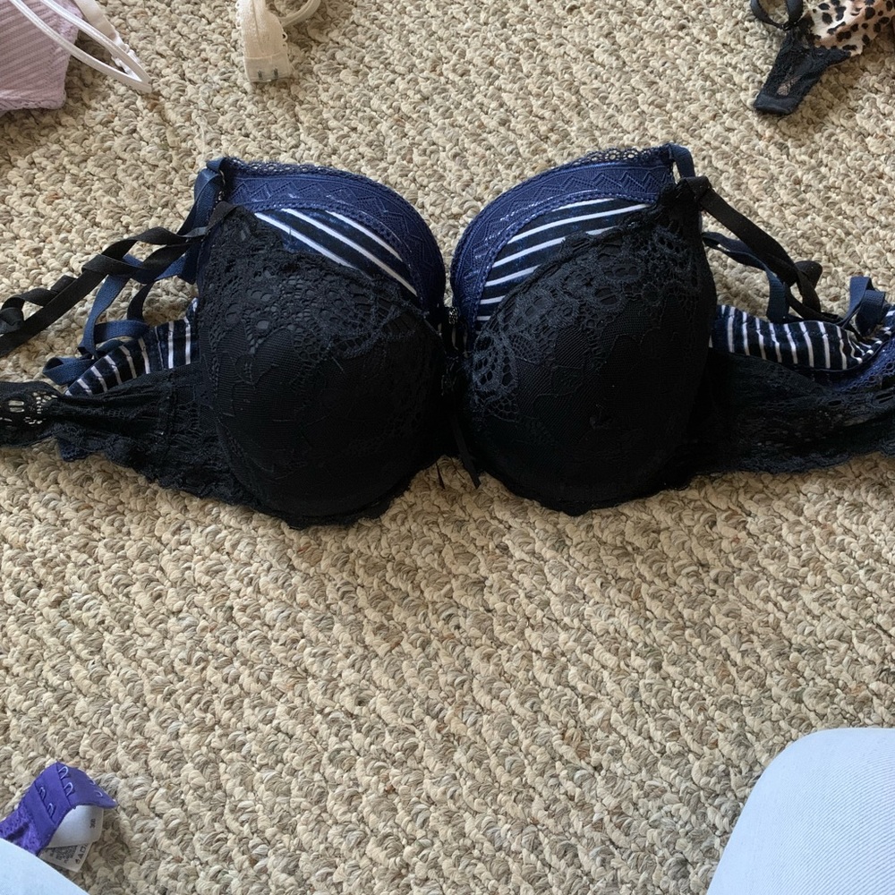Bras - Picture 2 of 4